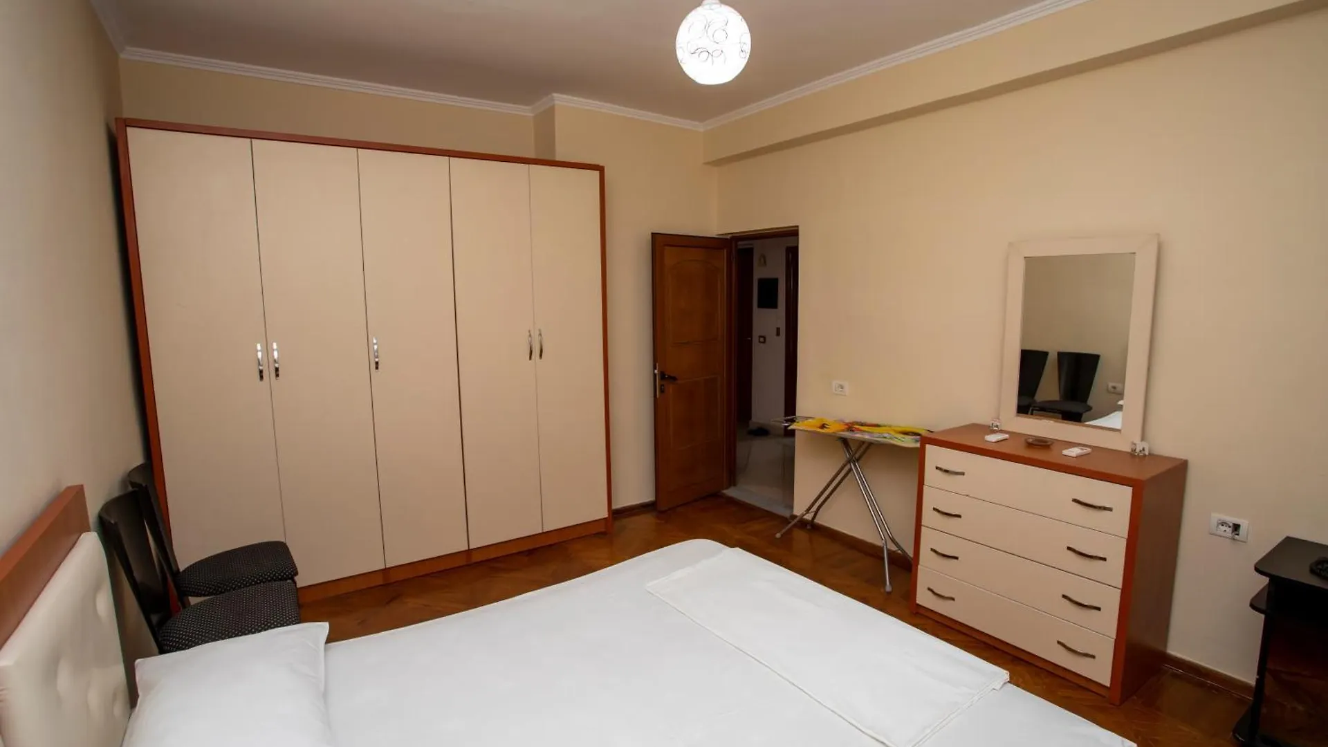 Olso Apartment Lushnjë